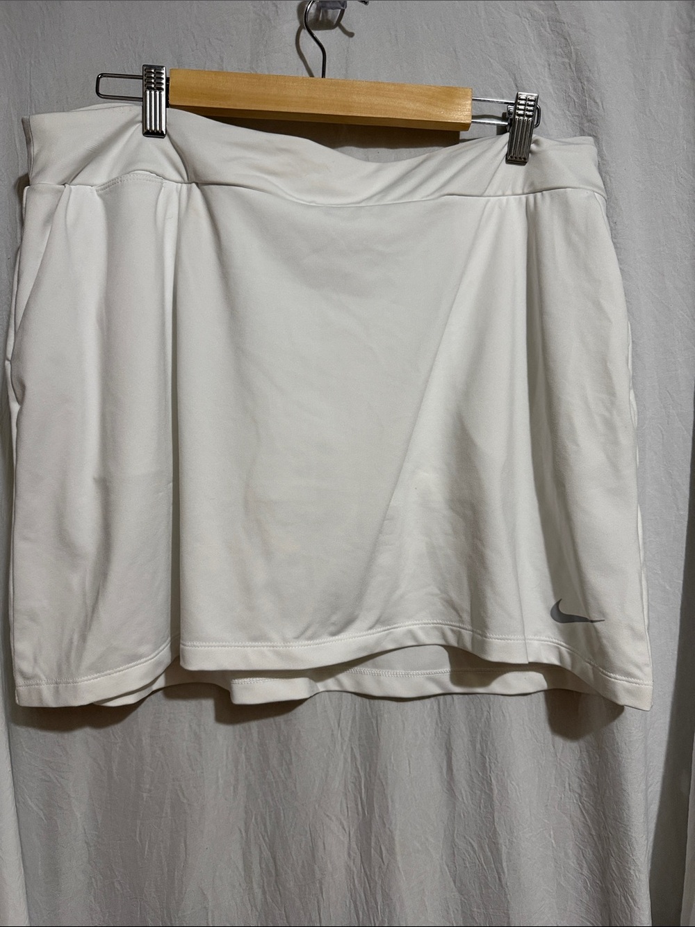Nike White Women's Tennis Skort with Subtle Swoosh size XL